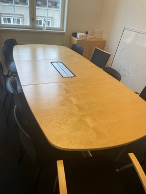 Kinnarps mødebord, Et stort kvalitets mødebord fra Kinnarps.

Perfekt til mødelokalet, med indbygget
