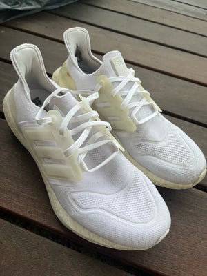 Sneakers, str. 45, Adidas,  Hvid,  God men brugt, Adidas ultraboost. Brugte, men fungerer stadig fin