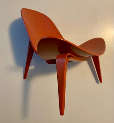 Wegner, CH07 miniature, Samleobjekt: miniature møbel, Miniature Wegner CH07 i Japan rød, 3 ben. Vitr