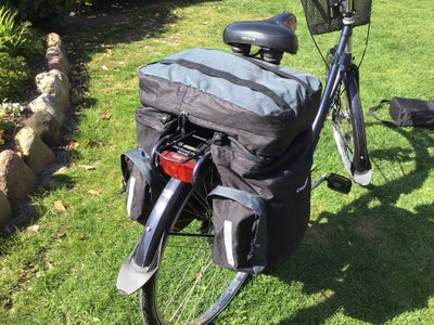 Cykeltaske, Ny, ubrugt sort cykeltaske.  Indeholder 3 tasker. 
En taske på hver side af cyklen og en