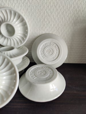 Porcelæn, Lysestage, Retro, antik, PLA, made in Denmark, Fine Retro stager.
Ren nostalgi
Står godt p