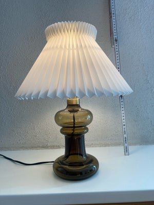 Holmegaard, bordlampe, Holmegaard  bordlampe / le klint skærm. 40 cm høj. Pæn stand.