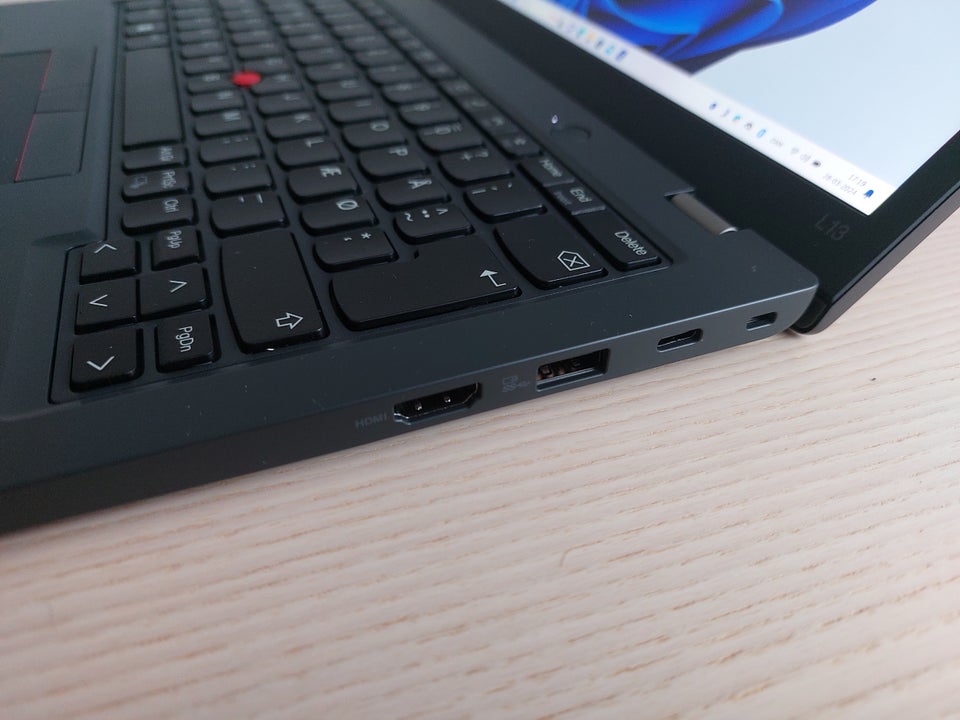 Lenovo Thinkpad L13 G4 6-core Touch-skærm, 3,3-4,5 GHz, 8 GB