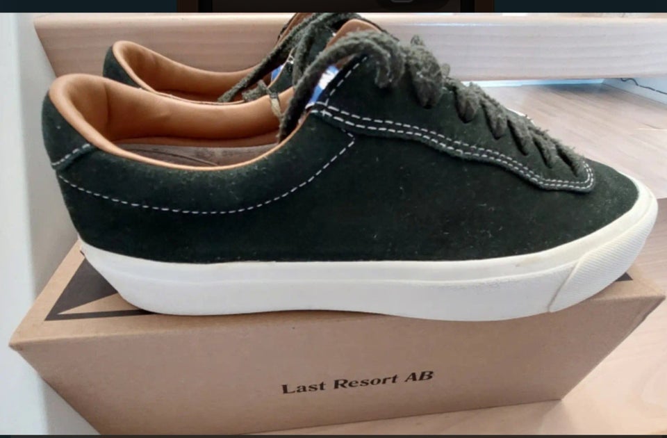 Sneakers, Last Resort, str. 39