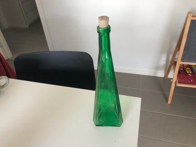 Glas, Flaske, Fin grøn farve. Højde er 32 cm. Fx til blomster eller dekoration

Afhentning i Kbh (27