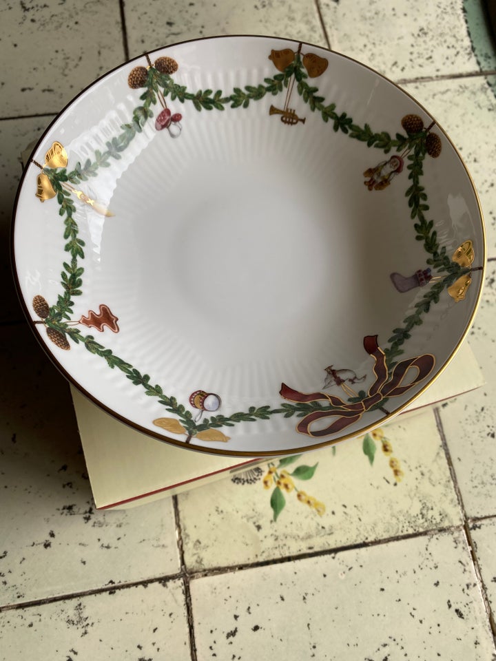 Porcelæn, Royal Copenhagen Skål på fod 427