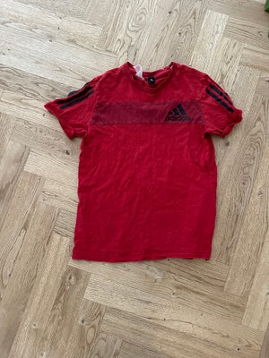 T-shirt, -, Adidas, str. 146, Fed rød t-shirt. Brugt af en dreng. Str. M - svarer til 11-12 år.
