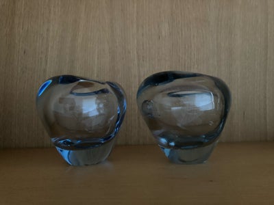 Vase, Hjertevase, Holmegaard, To Holmegaard hjertevaser i glas.

Farve: Aquablå.

Hjertevasen er teg