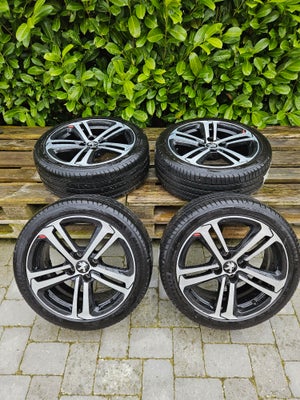 Alufælge, 17", sommerdæk, Michelin, 95% mønster, fælge med dæk, 205/45-R 17"
Alufælge med sommerdæk.