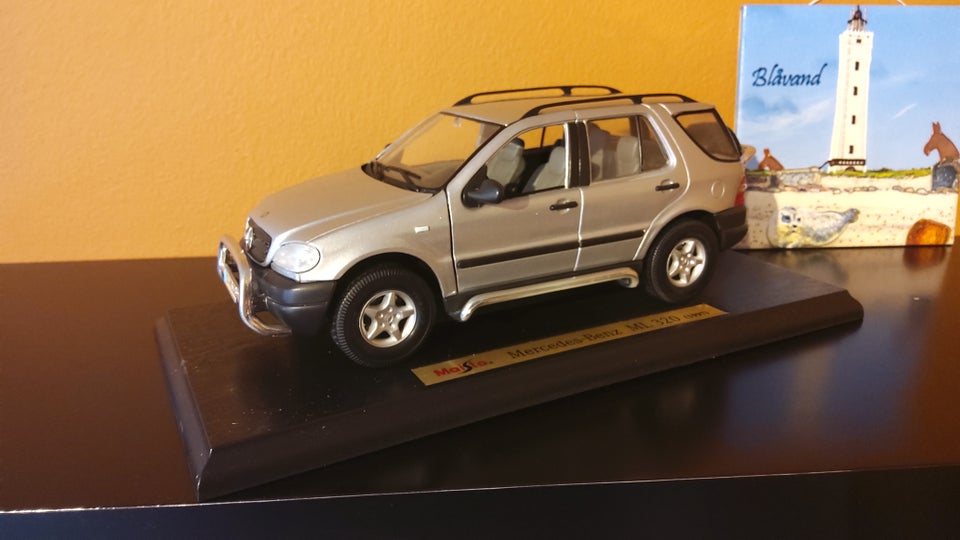 Modelbil, Mercedes Benz, skala 1/18