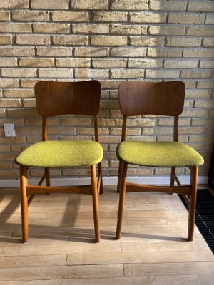 Spisebordsstol, Retro/antik stole i støvet grøn stof. Velholdte og uden skrammer. Dog et lille hul i
