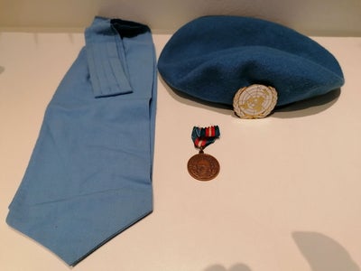 Militær, Blå baret- Slips samt emblem 1978, Blå baret- Slips samt emblem 1978

Pænt og intakt Blå ba