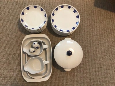 Porcelæn, 12 dybe-12 flade-2fade-2 sovs-salt-marmelade, Lyngby retro Brombær, 12 flade a`20kr
12 dyb