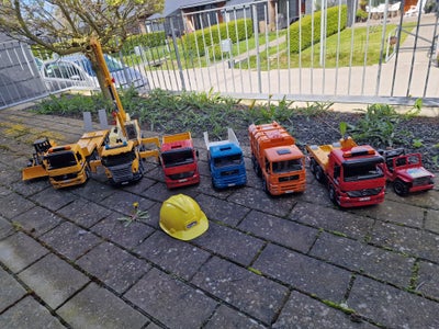 Bruder lastbiler, Bruder, Rigtig fin samling af Bruder biler! 

Fra venstre mod højre:

Orange Merce