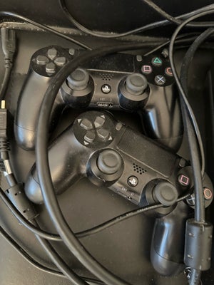 Playstation 4 Pro, Perfekt, Meget velholdt PlayStation Pro (1TB) inkl. 2 controllere og tilhørende k