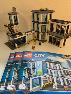 Lego City, Politi, Alt sælges samlet og er usamlet men pakket i separate poser med vejledning 

Fler