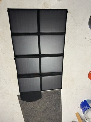 Solceller polaroid 100 w, 100 w solceller foldbar 
8 paneler i alt.
Aldrig brugt.
Ny pris 1900