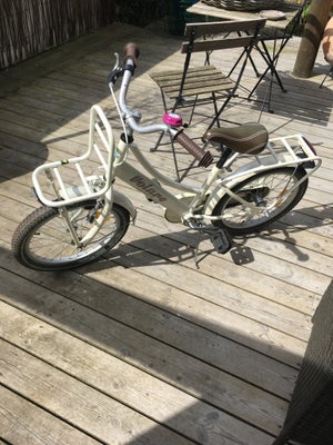 Unisex børnecykel, classic cykel, 20 tommer hjul, 1 gear, Fin cykel med smarte detaljer.
Pæn stand.
