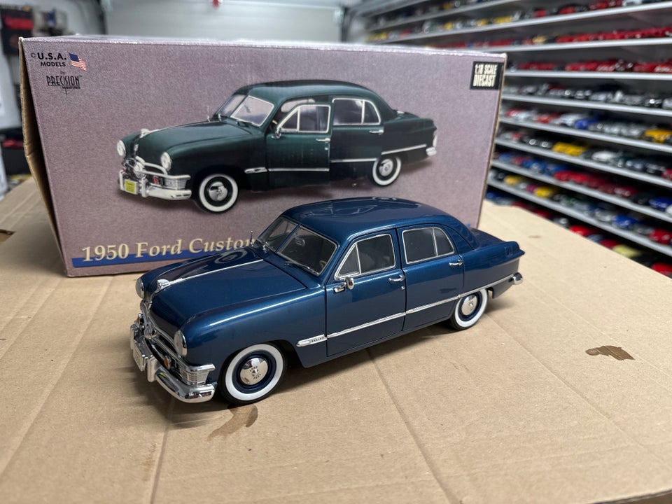 Modelbil, Ford Custom 4-door Sedan 1950 1/18, skala 1:18