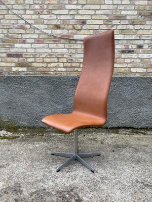 Arne Jacobsen, Oxford, Arne Jacobsen, højrygget ‘Oxford’ stol, Fritz Hansen. 

Oxford kontorstol/mød