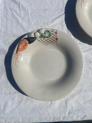 Keramik, Tallerken, Fine halv dybe skaldyrstallerkner / fisketallerkner i keramik. Formentlig italie