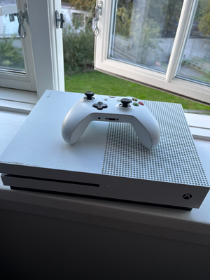 Xbox One S, One S, God, Xbox One X in a very good condition. 

Comes with:
- 1 x Controller 
- GTA V