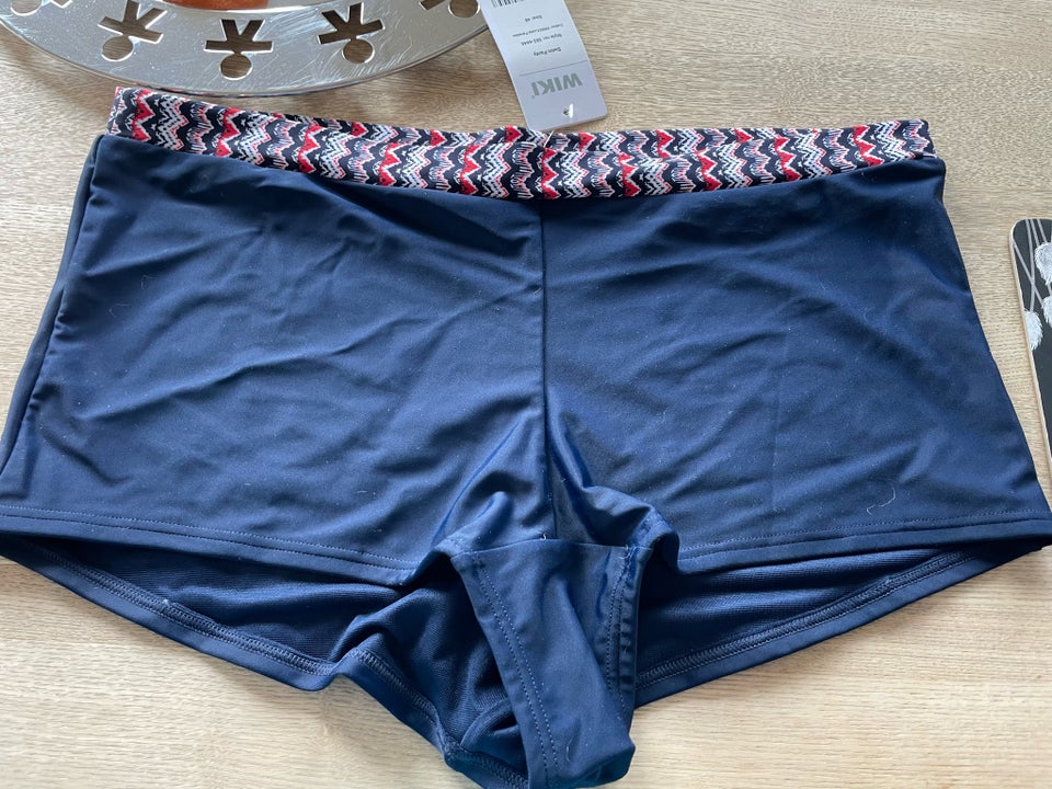 Badetøj, Bikini shorts, Wiki