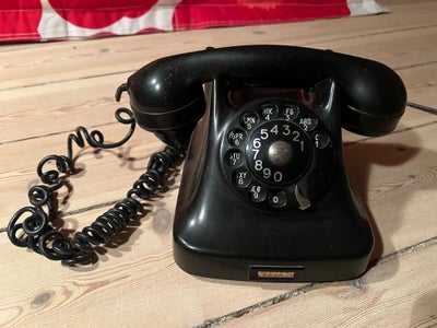 Telefon, med drejeskive, Flot, gammel telefon i bakelit fra Jysk Telefon. Virkede da den blev taget 