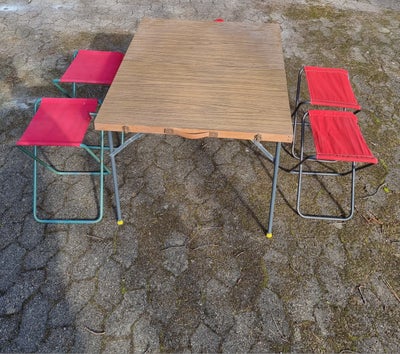 CAMPING BORD, RETRO  - RETRO - RETRO 
SE MÅLENE PÅ BILLED NR 2
Camping bord med klap stole som frems