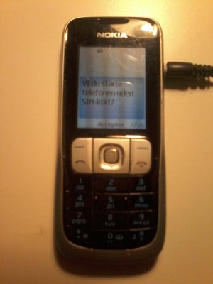Nokia  2 ved ikke, ved ikke , Rimelig, 2 gamle Nokia telefoner - ved ikke hvilke numre de har . Batt
