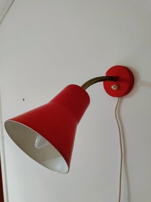 Væglampe, Hamalux, Fin rød vintage Hamalux væglampe fra 70'erne.
I virkelig fin stand, lettere brugs