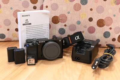 Sony, a 6000, 24 megapixels, Perfekt, Der sælges et Sony a 6000 med diverst tilbehør. Kameraet er me