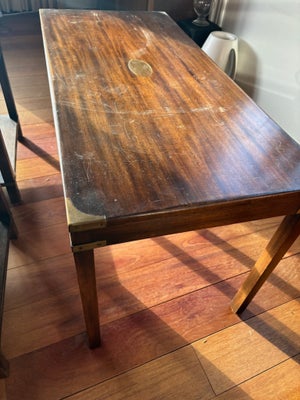 Sofabord, Reprodux, mahogni, b: 46 l: 98 h: 51, Engelsk stil med messing hjørnebeslag. Brugsspor i f