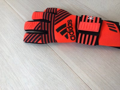 Handsker, Adidas, str. 12, Hej sælger de her spritnye målmandshandsker stadig med plastik på dem. De