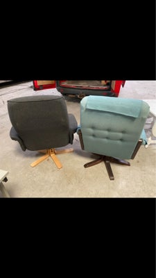 Lænestol, stof, 2 skønne lænestole med dejlig siddekomfort og vip i ryglæn
Den blå vil jeg mene er e
