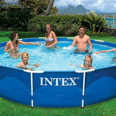 Intex, Pool med tredobbelt robust lamineret sidevægge og pulverlakeret rustbestandig ramme. Brugt 2 