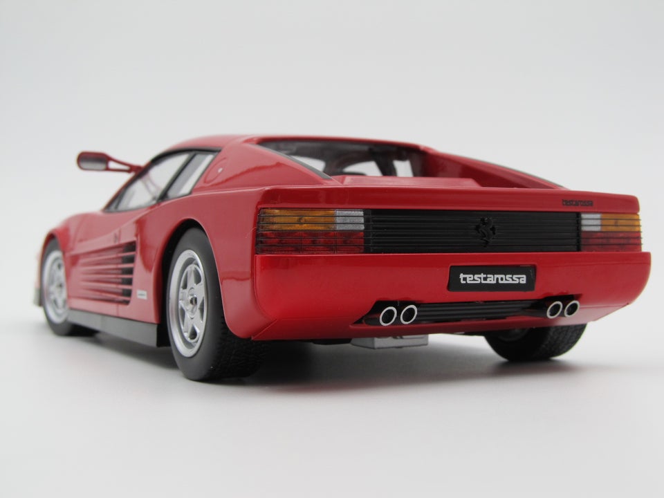 Modelbil, 1984 Ferrari Testarossa, skala 1:18