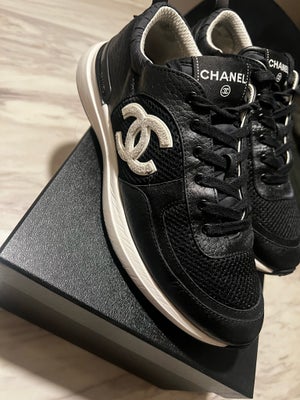Sneakers, str. 40, Chanel,  Sort,  Læder,  Næsten som ny, Super fede Chanel sneakers, brugt få gange