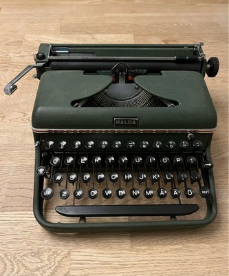 Skrivemaskine, Virkelig flot og velholdt skrivemaskine af mærket Halda Åtvidabergs. Den er både flot