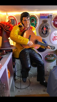 Andre samleobjekter, Elvis Presley stor figur, Elvis figur med 2 forskelige farve guitarer , kommer 