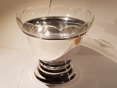 Sølvtøj, Frugtskål sølvplet , GARANTINE, Frugtskål sølvplet med glasindsats 
16,5 cm høj
18 cm i dia