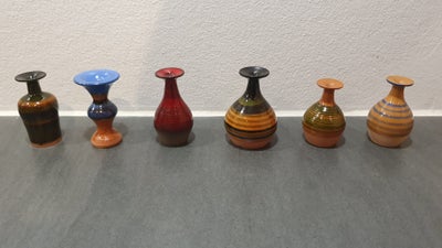 Keramik, Kian Tivoli keramik mini vaser, 6 stk Kian Tivoli keramik mini vaser.
Højde 5 cm.

I flot s