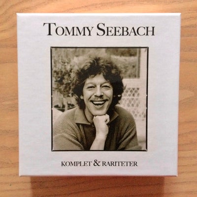 Tommy Seebach: Komplet & Rariteter, pop, Bokssæt med 11 CD’er og booklet.
CD’er: EX
Der er skrevet m
