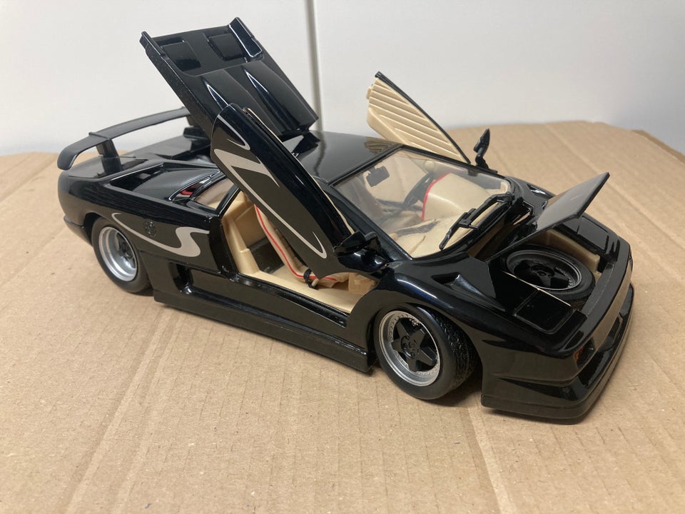 Modelbil, Lamborghini Diablo 1/18, skala 1:18