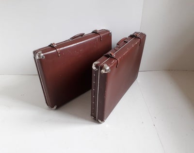 Kuffert Pap, Papkuffert, Opbevaring, Dekoration, To flotte kufferter/ tasker.
Kraftigt pap - metalfo