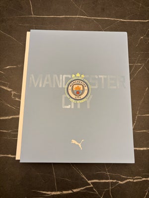 Fodboldtrøje, Puma, Manchester city, str. Large, Manchester City, første box med tree stjerner på tr