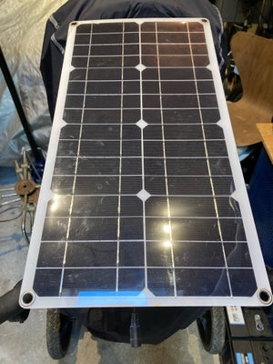 Solcelle, Fleksibel solpanel med 8 celler kan oplade mobiltelefon direkte fra panel. Mål 28x 55 cm 
