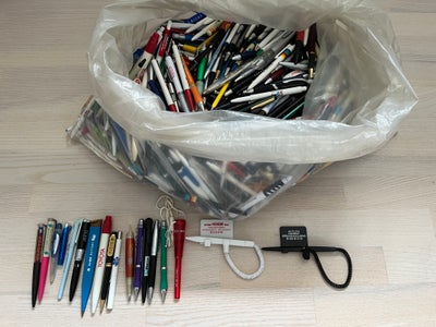 Kuglepenne, Mellem 820-840 reklamekuglepenne
Der er 2-3 float penne imellem.
Der kan være fejl og ma