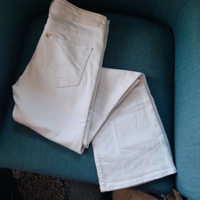 Jeans, H&M, str. 28,  Hvid,  Næsten som ny, Bootcut Low Waist W28L30
Kun vasket 
Afhentning i Esperg