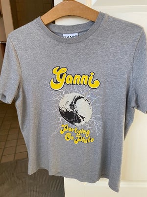 T-shirt, Ganni, str. 40, Grå, Bomuld, God men brugt, Smart t-shirt fra Ganni sælges. Den er brugt og